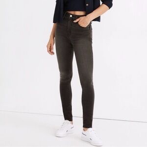 Madewell Women’s Curvy Roadtripper Jean in black, size 25R